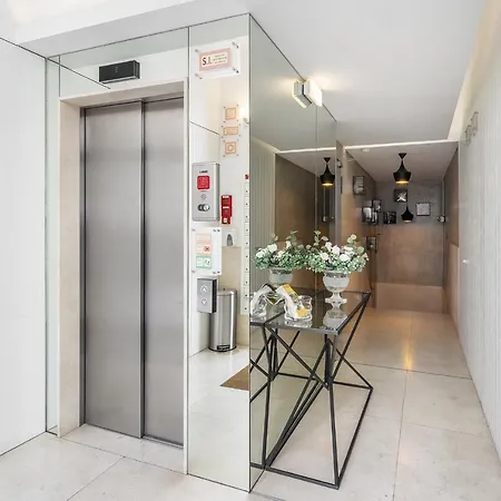 Whome Urban Retreat: Downtown Luxury, Parking, Ac & Elevator Lisbona