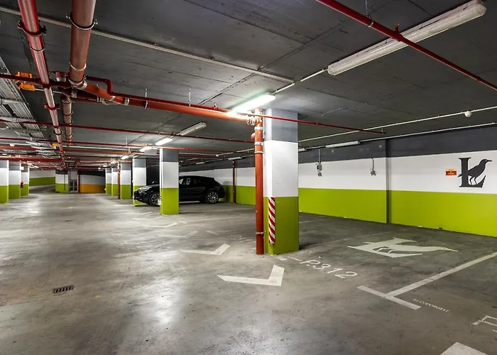 Whome Urban Retreat: Downtown Luxury, Parking, Ac & Elevator شقة