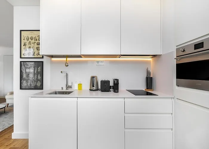 Whome Urban Retreat: Downtown Luxury, Parking, Ac & Elevator