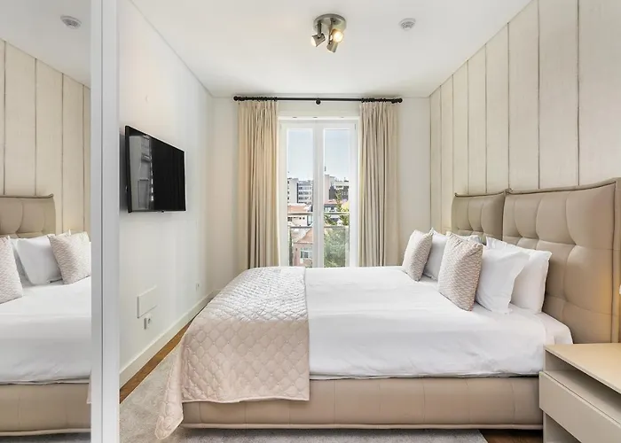 Lejlighed Whome Urban Retreat: Downtown Luxury, Parking, Ac & Elevator Lisboa