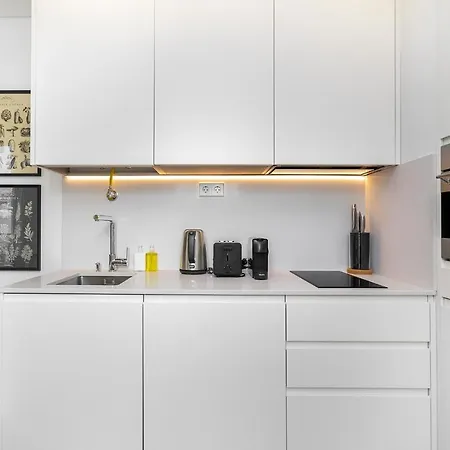 Whome Urban Retreat: Downtown Luxury, Parking, Ac & Elevator